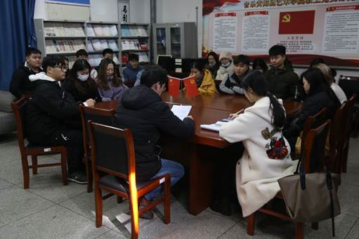 说明: C:\Users\Administrator\Desktop\太阳集团tyc9728党日活动-王嫚嫚\太阳集团tyc9728党日活动-王嫚嫚\党日活动开会环节 (3).JPG